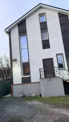 Дом 177,2 м² и участок 490 м² в Ростовской области. Жилой дом с правом регистрации проживания, расположенный на дачном земельном участке, количество этажей: 3, в том числе подземных 1, общей площадью 177,2 кв.м., расположенный по адресу: Россия, Ростовская область, г. Ростов-на-Дону, Первомайский…