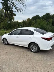 Kia Rio 2021 года, 123 лс, 213000 км, АКПП, VIN Z94C241BBMR234262, цвет – белый