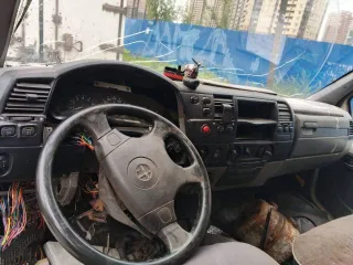 ГАЗ 3302 2011 года, синий, VIN X3X274700B0449619. Грузовой рефрижератор, объем 2096 см³, мощность 107 л/с, пробег 371 806 км. Не на ходу, разобран двигатель, требуется капитальный ремонт. Находится в Санкт-Петербурге.