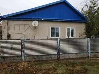 Дом 101,3 кв.м. и земельный участок 3000 кв.м., Ставропольский край, Красногвардейский район, село Привольное, улица Средняя, д.27. Кадастровый номер земельного участка: 26:01:040803:43. Кадастровый номер жилого дома: 26:01:040803:107.