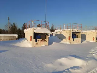 База ГСМ, кадастровый номер: 86:07:0000000:889, площадь застройки 822 кв.м., адрес: ХМАО-Югра, Октябрьский р-н, пгт Андра, мкр-н Спортивный, строен.9а. Сооружение состоит из территории хранения нефтепродуктов, включающей емкости 2000л (2шт.), 400л (1шт.), 200л (1шт.), сторожку (1шт.), а также АЗС…