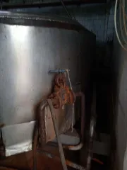 Линия по производству творога: ванны, аппарат Митрофанова, площадка монтажная (для обслуживания), трубы, запорная арматура, шкафы управления, стеллажи нержавеющие, гидравлика, подъемник, котел плавитель, раскаточная машина, холодильники, ларь холодильный, кондиционер охладитель, холодильная камера…