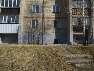 Нежилое помещение площадью 205,4 м² на цокольном этаже многоквартирного жилого дома по адресу: Челябинская область, Коркинский муниципальный округ, р.п. Роза, ул. Есенина, д. 2, пом. 131. Имеет отдельный вход. Кадастровый номер: 74:31:0000000:2420.