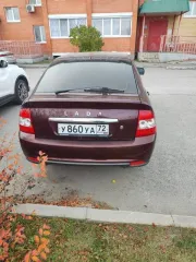 Lada Priora 2014, 97,9 лс, 155000 км. ТС не на ходу, требуется замена передних стоек полностью с опорными подшипниками, аккумулятора, переднюю правую стойку со стороны пассажира нужно вырезать и варить, замена стакана, генератор то не даёт зарядку, все жидкости под замену, двигатель троит.