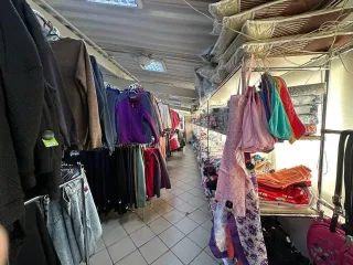 Доля 13789/298100 в праве на нежилое здание рынка площадью 3070,9 кв.м., кадастровый номер 38:35:010235:185, и доля 7085/157800 в праве на земельный участок площадью 1578 кв.м., кадастровый номер 38:35:010235:15, расположенные по адресу: РФ, Иркутская область, г. Зима, пер. Коммунистический, д. 4…