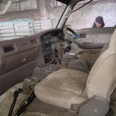 Nissan Caravan, 1982 года, 85 лс, 150000 км, номер кузова ARME24015541, гос. номер У589АМ27. Техническое состояние транспортного средства: не на ходу, не исправна автоматическая коробка передач, двигатель требуется ремонт; по кузову многочисленные следы сквозной коррозии.