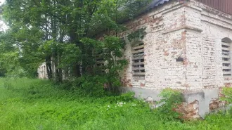 Сыроварня 186.3 кв.м в Псковской области. Нежилое здание с земельным участком, объект культурного наследия регионального значения «Сыроварня Новоржевского уездного земства», 1890-е годы (бывшая поликлиника № 2). Расположено по адресу: Псковская область, г. Новоржев, ул. Медицинская, д. 2 к. 11…