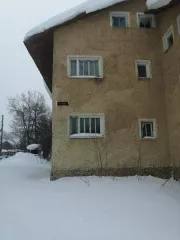 Нежилое здание с кадастровым номером 49:09:000000:666 общей площадью 514,3 кв.м. и земельный участок под ним площадью 1784 кв. м. с кадастровым номером 49:09:032201:35, вид разрешённого использования – блокированная жилая застройка; дошкольное, начальное и среднее общее образование; благоустройство…