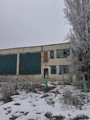 Нежилое здание школы 64:20:041101:323 и земельный участок 64:20:041101:117 - нежилое здание, расположенное по адресу: Саратовская область, Марксовский район, с. Яблоня, ул. Центральная, д. 15, общей площадью 2416,3 кв. м, кадастровый номер 64:20:041101:323. Земельный участок, расположенный по…