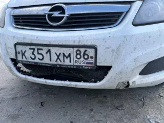 Opel Zafira, 2012, универсал, госномер К351ХМ86, белый, VIN: XWF0AHM75C0005689, ПТС 39 НН 623154, СТС 86 57 №703196. Не работает кондиционер, скол на заднем бампере и багажнике, сломан крепеж на правой передней фаре, требуется замена зеркала.