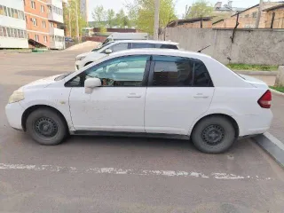 Nissan Tiida (Тиида) 2010 года, 110 лс, 218702 км, АКПП, цвет белый, рабочий объем двигателя 1 498, государственный регистрационный знак Н642НМ 03.