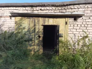 Гараж с кадастровым номером 35:23:0205018:821 с земельным участком под ним с кадастровым номером 35:23:0205018:317, расположенные по адресу: Вологодская область, Шекснинский р н, п. Шексна, ул. Дорожная, ГСК № 49, бокс № 19