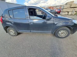 Renault Sandero 2011 года черный хэтчбек 84 л.с. бензиновый двигатель. Транспортное средство, марка Renault Sandero, 2011 года выпуска, VIN X7LBSRB1HBH401236, легковой хэтчбек, двигатель K7MF710 UF82186, цвет черный, мощность 84 л.с., тип бензиновый, состояние удовлетворительное, 1 комплект ключей…