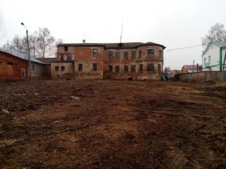 Нежилое административное здание и земельный участок, 588.2 кв.м, Тульская область. Имущественный комплекс, состоящий из нежилого здания (нежилое административное здание, кадастровый номер 71:05:030306:574) и земельного участка (кадастровый номер 71:05:030307:620), Тульская обл., Веневский р-н, г…