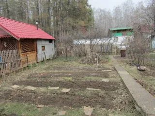1/4 доля в жилом доме и 1/2 доля в земельном участке по адресу: Челябинская область, р-н Сосновский, СНТ "Железнодорожник", ул 13, участок 56(398). КН земли: 74:19:1901004:1616, дома: 74:19:1901004:2936. Площадь земли, кв.м.: 438, дома: 20.