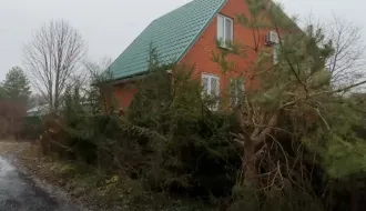 Земельный участок и жилое строение, 98,1 и 1200 кв.м, Чеховский район, Московская область. Земельный участок с жилым строением. Жилое строение без права регистрации проживания, кадастровый номер 50:31:0000000:48106 Московская область, Чеховский район, сельское поселение Баранцевское, СНТ…
