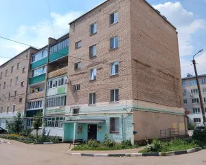 Комната 18,3 кв. м, Республика Башкортостан, адрес: Республика Башкортостан, г. Ишимбай, Геологическая ул., д. 42, кв. 66, комн. 4, 5 этаж, кадастровый номер 02:58:020253:608, ограничения и обременения: зарегистрированные в жилом помещении лица и/или право пользования жилым помещением у третьих лиц…