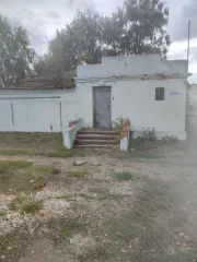 Земельный участок 1190 кв.м и здание 186 кв.м в Тульской области. Кадастровый номер участка: 71:13:020410:7, общая площадь 1190 кв.м. Административное здание с кадастровым номером 71:13:020410:482, общая площадь 186 кв.м. Расположены по адресу: Тульская область, Куркинский район, пос. Куркино, ул…