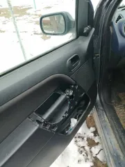 Ford Fiesta 2008 года, государственный номер Т291НВ799. VIN: WF0HXXGAJH8K57057. Тип: легковой автомобиль, категория B, цвет темно-серый. Расположен в Твери на улице Ерофеева, дом 16, квартира 81. Пробег неизвестен. ПТС 77 ТХ 429803.