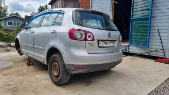 Volkswagen Golf Plus 2008 года, VIN: WVWZZZ1KZ9W834369, госномер С799ЕХ198, цвет серебристый, производитель Volkswagen AG (Германия), ПТС: 47 РК 846268, СТС: 99 58 541644. Автомобиль находится в залоге у АО "ТБанк". Расположен в Ленинградской области, Кировском районе, Мгинском городском поселении…