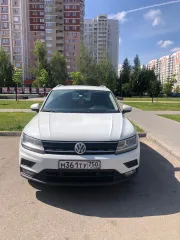 Volkswagen Tiguan, 2018, белый, VIN: XW8ZZZ5NZKG215668. Проблемы с кузовом и лакокрасочным покрытием (последствия ДТП): многочисленные сколы и повреждения ЛКП, вмятины (бампер передний, бампер задний, капот, крыша, задняя левая дверь, заднее правое крыло, правая передняя дверь). Левая сторона…