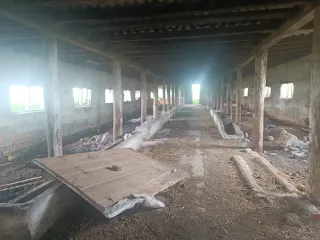 Движимое имущество, годные остатки, транспортные средства в общем количестве 77 наименований. Здание телятника № 3 (1988 г.п., движимое имущество, годные остатки); Здание телятника (1976 г.п., движимое имущество, годные остатки); Здание склада (1989 г.п., движимое имущество, годные остатки); Здание…