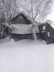 Здание 26,4 кв.м и земельный участок 3319 кв.м, Кировская область, Лебяжский м.о., д. Елькино. Здание, площадью 26,4 кв.м., кадастровый номер: 43:15:060101:211, и земельный участок, площадь 3319 кв.м., кадастровый номер: 43:15:060101:17, адрес: Российская Федерация, Кировская область, м.о…