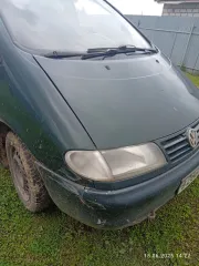 Volkswagen Sharan 1998 года, VIN WVWZZZ7MZWV057936, зеленый, госномер В266НА33. ОПИСАНИЕ ПОЛОМОК: Надо менять: пороги, радиатор печки, суппорта тормозов (все по кругу), передний бампер. Перебирать двигатель; переваривать стакан; не работает переключатель света; перетягивать в салоне потолок…