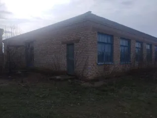 Нежилое здание 382.7 кв.м, земельный участок 2395 кв.м, Оренбургская область. Здание кадастровый номер 56:31:1402001:280, площадь 382.7, адрес: Российская Федерация, Оренбургская область, м.р-н Ташлинский, с.п. Трудовой сельсовет, с Кузьминка, ул Центральная, д. 18. Земельный участок, категория…