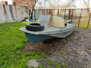 Казанка-5M, Yamaha-30HMHS (годные остатки). Лодка Казанка-5М с 2-мя веслами и подвесным лодочным мотором Yamaha-30HMHS (годные остатки). Бывшие в эксплуатации, без регистрационных знаков, с видимыми повреждениями, потертостями, дефектами, возможны скрытые повреждения и дефекты, реализуется в…