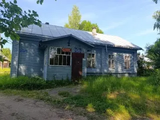 Администрация  с кадастровым номером 35:19:0207002:626, назначение: нежилое, площадью 119,6 кв. м., этажность-1, в том числе подземных 0, инвентарный номер 5949 и расположенный под объектом недвижимости земельный участок с кадастровым номером 35:19:0207002:74, площадью 2510 кв.м., категория земель…