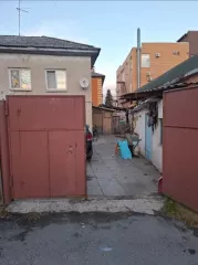 Земельный участок площадью 473 кв.м. с кадастровым номером 55:36:190357:42. Местоположение установлено относительно ориентира, расположенного в границах участка. Ориентир жилой дом. Почтовый адрес ориентира: Омская область, г. Омск, р-н Кировский АО, ул. Севастопольская угол ул. Южная, дом 78/44…