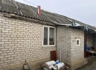 Жилой дом 52.2 кв.м и земельный участок 380 кв.м в Ставропольском крае. Дом, кадастровый номер 26:27:061302:314, одноэтажный, адрес: Ставропольский край, Советский район, г. Зеленокумск, ул. Лермонтова, д. 43. Земельный участок, кадастровый номер 26:27:061302:80, площадью 380 +/- 7 кв.м, расположен…
