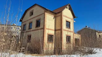 Земельный участок 980 кв.м с объектом незавершенного строительства в Ярославской области. Право аренды земельного участка с кадастровым номером 76:23:040803:2375, площадью 980 кв.м. Местоположение: РФ, Ярославская область, г. Ярославль, на пересечении Московского проспекта и 1-го Дегтяревского…