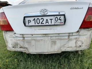 Toyota Corolla 2000 года выпуска, цвет белый. Государственный номер Р102АТ04. Двигатель № 1ZZ0622290. Кузов № ZZE122-0001608. Отсутствует бампер. VIN и номер шасси отсутствуют.