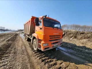 Движимое имущество (автомобили, специализированная техника), расположенное в Хабаровском крае, п. Галкино. Автомобиль КамАЗ-65222, VIN X1F652220D0000398, шасси XTC 652220 C1288561, 2013 г.в., гос. номер Т 538 ХК 163. Автомобиль КАМАЗ 65222-43, VIN XTC652224E1300015, 2014 г.в., гос. номер У 664 ЕА…