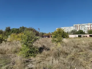 Комплекс из 11 и одноэтажных нежилых зданий в неудовлетворительном состоянии и 1 го сооружения общей площадью 2 521,10 кв.м.  кад.№ 90:19:010113:26693, 379,8 кв.м., склад  кад.№ 90:19:010113:367, 207 кв.м., мастерские гараж  кад.№ 90:19:010113:368, 135,2 кв.м., механические мастерские  кад.№…