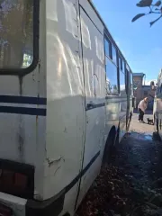 Автобус марки ТС ПАЗ 3205, 1993 г.в., г/н КЕ44061, номер двигателя: 177950, автомобиль находится в неисправном состоянии, колеса отсутствуют, по всему кузову имеются дефекты ЛКП, требуется капитальный ремонт двигателя, трансмиссии и ходовой, отсутствует АКБ, в залоге, (Поручение ТУ Росимущества в…