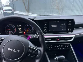 Kia K5, 2021. Автомобиль: марка/модель: KIA K5, идентификационный номер (VIN): XWEG2414BN0006517, наименование (тип ТС): легковой седан, категория: В, год выпуска: 2021, номер двигателя: G4NAMH621409, номер шасси (рамы): ОТСУТСТВУЕТ, номер кузова: XWEG2414BN0006517, цвет: белый-желтый-серый…