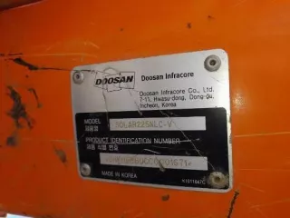 Экскаватор Doosan Solar 225NLC-V гусеничный 7540РА77