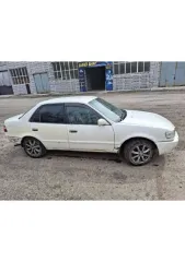 Toyota Corolla 2000 года, 100 л.с., пробег 370000 км, АКПП. Регистрационный номер А023УВ42, номер двигателя AE1105366976. Автомобиль на ходу. Техническое состояние: ходовая гремит, задние стойки полностью не работают, не работает АБС. Внешне автомобиль находится в плохом техническом состоянии…