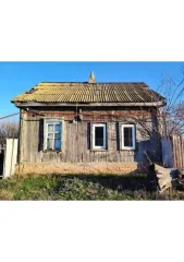 Доли дома и участка, Саратовская область. 1/4 доля дома и 1/4 доля земельного участка, еще 1/4 доля в праве на жилое здание, площадь: 36,2 кв.м., кадастровый номер: 64:20:013001:157 и 1/4 доля в праве на земельный участок, площадь: 2 353 кв.м., категория земель: земли населенных пунктов…