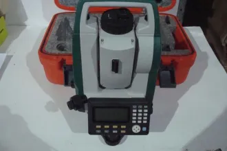 Электронный тахеометр Sokkia CX-52, 2017 год выпуска, серийный номер 95928. В комплекте: аккумулятор, насадка, кисточка, две инструкции, салфетка, памятка, пластиковый кейс. Состояние б/у. Имущество продается в том виде, в каком оно есть, возврату и обмену не подлежит. Продавец не несет…