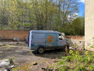 Недвижимое и движимое имущество - здание, назначение: нежилое (гостиница), кад номер: 50:60:0020103:58; здание, назначение: нежилое (проходная), кад номер: 50:60:0020103:55; помещение, назначение: нежилое (теплица), кад номер: 50:60:0020103:92; сооружение, назначение: нежилое (благоустройство с…