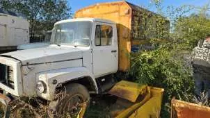 Автосамосвал Камаз 55111, г.в. 2001, грн Е492ВУ 75RUS. Состояние крайнее "условно пригодное", близкое к "удовлетворительному". Требует проведения обслуживания и ремонта отдельных систем и агрегатов. Внешний вид удовлетворительный. Грузовой самосвал (разукомплектован - рама, металлолом) Камаз 5511…