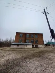 Здание с расположенным под ним земельным участком Здание площадью 2845,1 кв.м, расположенное по адресу: Российская Федерация, Тверская область, муниципальный округ Кувшиновский, город Кувшиново, улица Степана Разина, дом 27, с кадастровым номером 69:17:0010300:2303; Земельный участок площадью 5764…