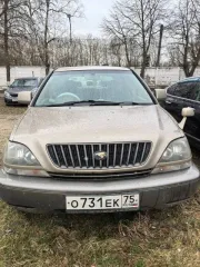 Toyota Harrier, 2001 года, модель 2AZ 0533931, кузов ACU10-0009247, цвет серый и темно-серый, 160 л.с. (120 кВт), 381000 км, полный привод, АКПП, рабочий объем двигателя 2362 куб. см, разрешенная максимальная масса 1855 кг, масса без нагрузки 1580 кг. Транспортное средство давно стоит без движения…