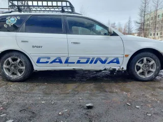 Легковой автомобиль Toyota Caldina 1998 года выпуска, государственный номер А162АМ49.