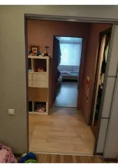 Доля квартиры 46,9 м², Челябинская область. 1/5 доля квартиры в Челябинске, еще 1/5 доля квартиры в Челябинске, еще 1/5 в жилом здании с КН 74:36:0322003:793, пл. 46,9 кв. м, по адресу: Челябинская область, г. Челябинск, ул. Суркова, д. 18, кв. 18.