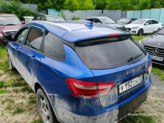 Lada Vesta 2021 года, VIN: XTAGFK110NY618796. Автомобиль находится в залоге у АО «Кредит Европа Банк (Россия)», на имущество наложены ограничения в виде запрета на регистрационные действия. Недостатки: трещина на лобовом стекле, следы коррозии на кузове. Транспортное средство находится на стоянке у…